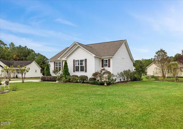 Photo 3 of Single family home for sale at 100 Stoney Crk Cir, Smithfield, NC 27577 | MLS# 10172170 | Listing updated on 2026-07-27