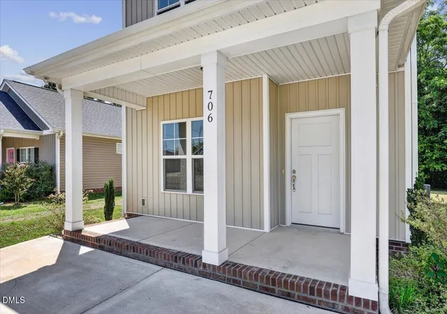 Photo 3 of Single family home for sale at 706 S Pollock St, Selma, NC 27576 | MLS# 10169474 | Listing updated on 2026-07-30