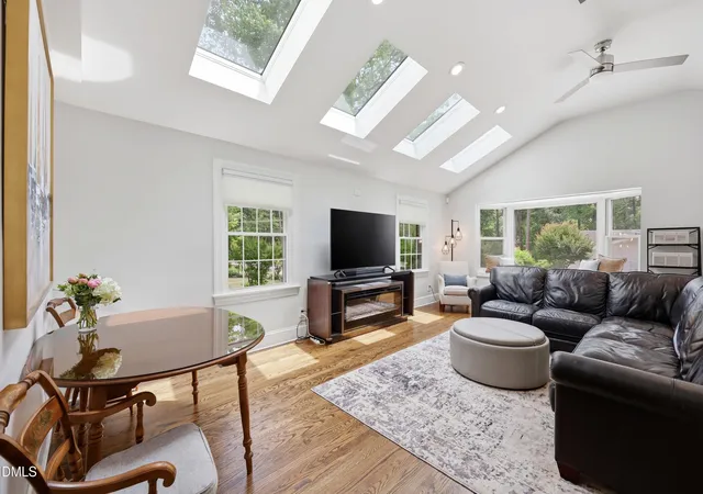 Photo 3 of Sale Pending at 6901 Woodmere Dr, Raleigh, NC 27612 | MLS# 10170098 | Listing updated on 2026-07-18