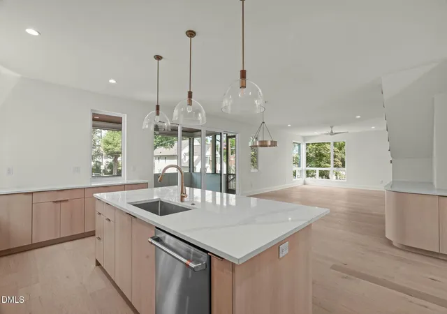 2nd image of 1808 Oberlin Rd #101, Raleigh, NC 27608 | MLS# 10169625