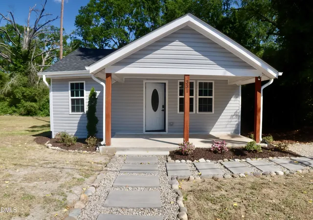 Photo 2 of Single family home for sale at 331 Cross Crk St, Fayetteville, NC 28301 | MLS# 10172227 | Listing updated on 2026-07-18
