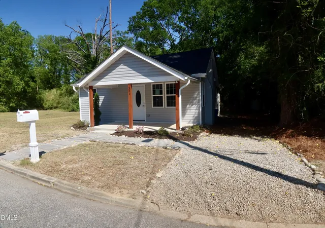 Photo 3 of Single family home for sale at 331 Cross Crk St, Fayetteville, NC 28301 | MLS# 10172227 | Listing updated on 2026-07-18
