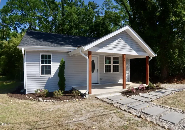 Photo 3 of Single family home for sale at 331 Cross Crk St, Fayetteville, NC 28301 | MLS# 10172227 | Listing updated on 2026-07-18