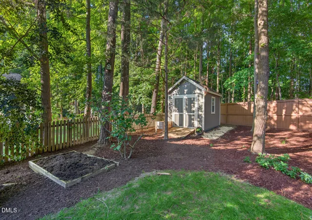 50th image of 123 Tremont Cir, Chapel Hill, NC 27516 | MLS# 10170608