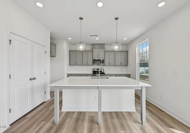 Photo 5 of Single family home for sale at 532 Hipwood Dr, Zebulon, NC 27597 | MLS# 10169926 | Listing updated on 2026-09-02