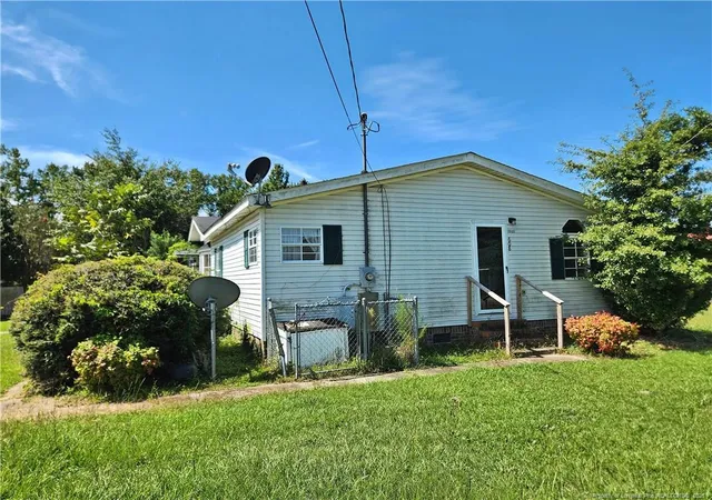 3rd image of 608 Old Whiteville Rd, Lumberton, NC 28358 | MLS# 763333
