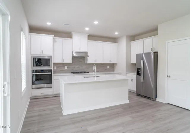 Photo 5 of Single family home for sale at 513 Southland Dr, Zebulon, NC 27597 | MLS# 10171807 | Listing updated on 2026-09-02