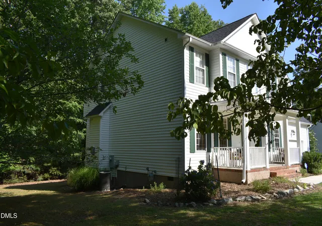 Photo 3 of Single family home for sale at 9 Clover Hl Pl, Durham, NC 27712 | MLS# 10170912 | Listing updated on 2026-08-17