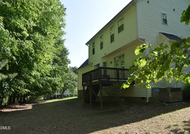 Photo 4 of Single family home for sale at 9 Clover Hl Pl, Durham, NC 27712 | MLS# 10170912 | Listing updated on 2026-08-17