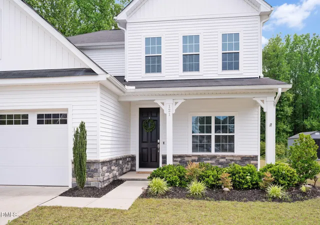 Photo 3 of Single family home for sale at 121 Barnwell Loop, Angier, NC 27501 | MLS# 10172892 | Listing updated on 2026-08-19