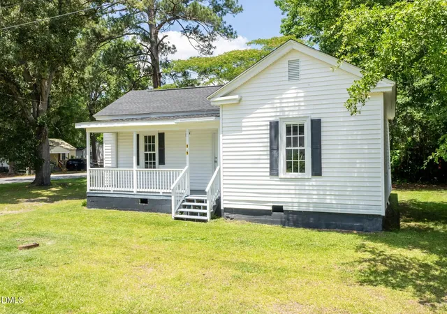 Homes for sale in Pinetops, NC | 101 E Reason St, Pinetops, NC 27864 | MLS# 10171328