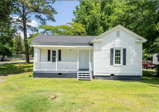 Homes for sale in Pinetops, NC | 101 E Reason St, Pinetops, NC 27864 | MLS# 10171328