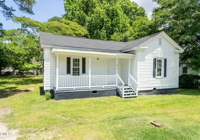 Homes for sale in Pinetops, NC | 101 E Reason St, Pinetops, NC 27864 | MLS# 10171328