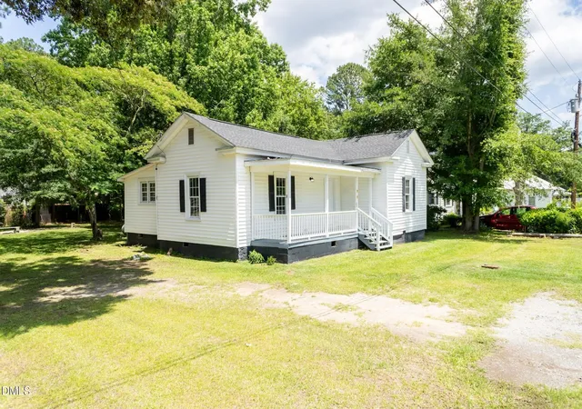 Homes for sale in Pinetops, NC | 101 E Reason St, Pinetops, NC 27864 | MLS# 10171328