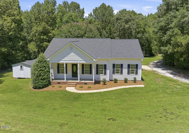 3rd image of 100 Fire Thorne Ln, Fuquay Varina, NC 27526 | MLS# 10171923