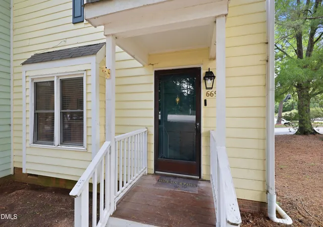 Photo 4 of Townhouse for sale at 669 Bashford Rd, Raleigh, NC 27606 | MLS# 10170800 | Listing updated on 2026-08-25