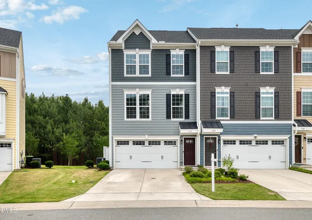 Homes for sale in Apex, NC | 1127 Platform Dr, Apex, NC 27502 | MLS# 10173508