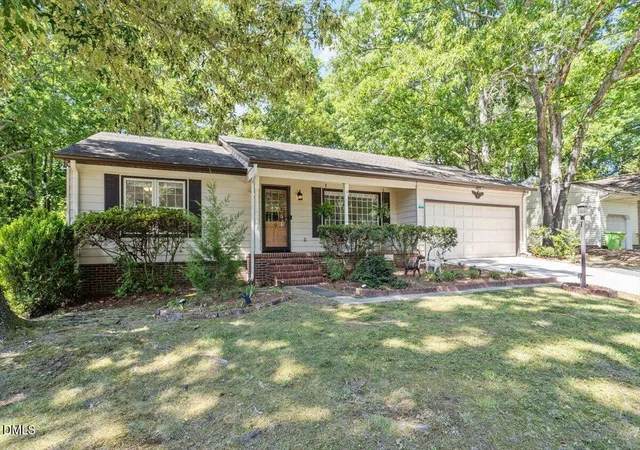 Homes for sale in Raleigh, NC | 5520 Newberry Dr, Raleigh, NC 27609 | MLS# 10172055
