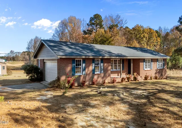 Photo 2 of Single family home for sale at 10 Alease Dr, Zebulon, NC 27597 | MLS# 10171027 | Listing updated on 2026-10-01