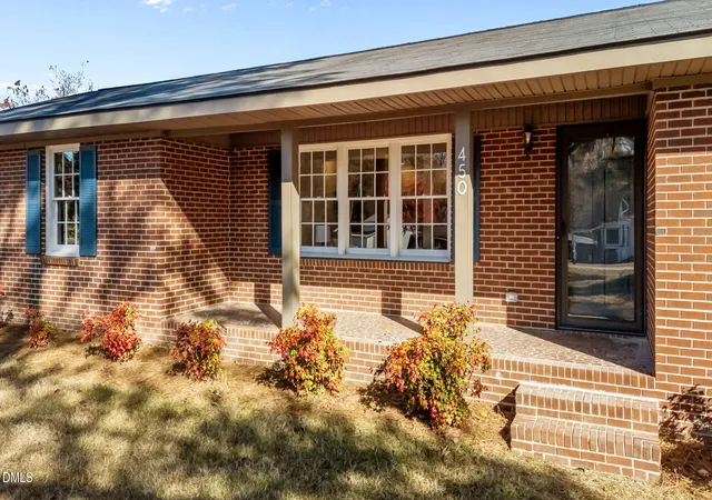 Photo 3 of Single family home for sale at 10 Alease Dr, Zebulon, NC 27597 | MLS# 10171027 | Listing updated on 2026-10-01