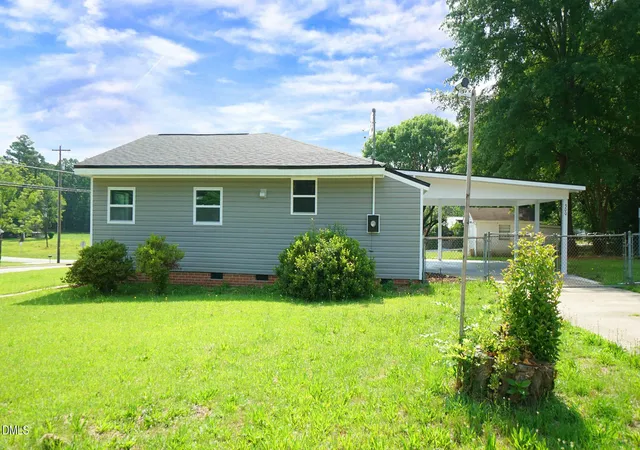 Photo 3 of Single family home for sale at 500 E Mcneill St, Lillington, NC 27546 | MLS# 10171296 | Listing updated on 2026-08-28