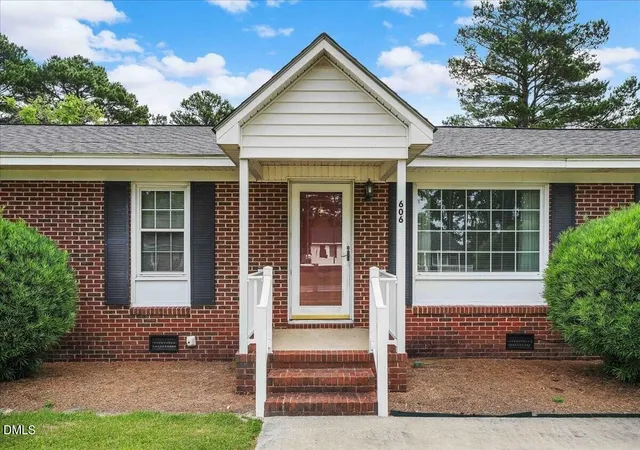 Homes for sale in Kenly, NC | 606 E Fremont St, Kenly, NC 27542 | MLS# 10171480