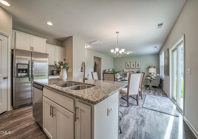 Photo 4 of Single family home for sale at 320 Ember St, Zebulon, NC 27597 | MLS# 10189119 | Listing updated on 2026-09-05