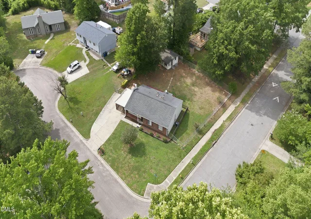 Photo 4 of Single family home for sale at 3909 Old Crk Ct, Raleigh, NC 27604 | MLS# 10172209 | Listing updated on 2026-10-19