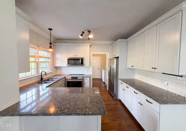 Photo 3 of Single family home for sale at 304 Cameronwood Dr, Fuquay Varina, NC 27526 | MLS# 10171200 | Listing updated on 2026-08-27