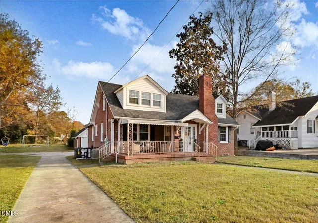 Photo 3 of Single family home for sale at 313 S 4th Street, Smithfield, NC 27577 | MLS# 10171183 | Listing updated on 2026-07-21