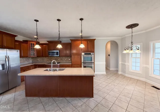 5th image of 824 Camwheel Dr, Hope Mills, NC 28348 | MLS# 10171371