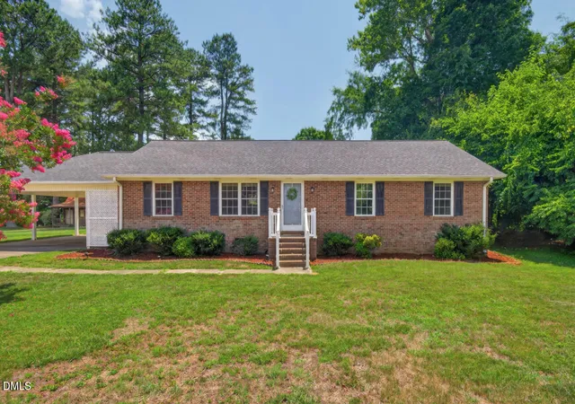 Homes for sale in Mebane, NC | 300 Buckingham Dr, Mebane, NC 27302 | MLS# 10179190