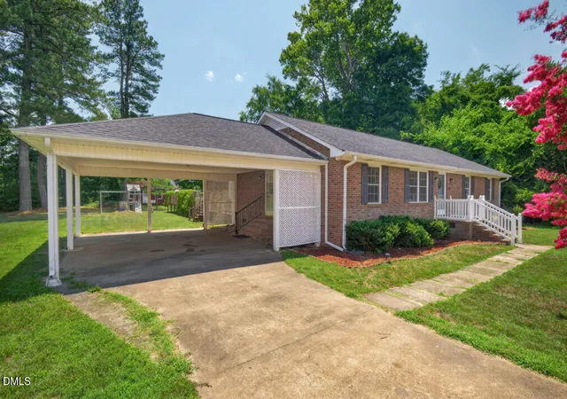 Homes for sale in Mebane, NC | 300 Buckingham Dr, Mebane, NC 27302 | MLS# 10179190