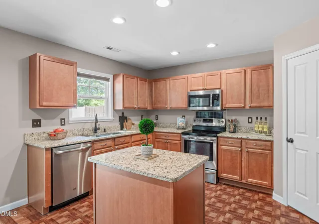 Photo 3 of Single family home for sale at 127 Gatewood Ridge Ct, Garner, NC 27529 | MLS# 10171867 | Listing updated on 2026-09-10