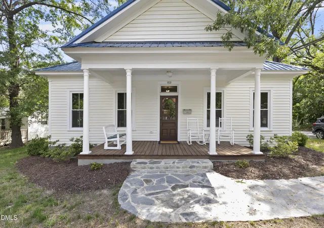 Photo 1 of Single family home for sale at 915 S 3rd Street, Sanford, NC 27330 | MLS# 10171790 | Listing updated on 2026-10-05