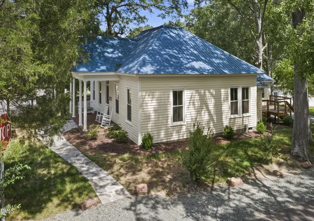 Photo 3 of Single family home for sale at 915 S 3rd Street, Sanford, NC 27330 | MLS# 10171790 | Listing updated on 2026-10-05