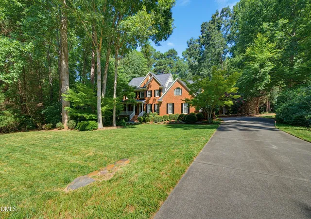 Photo 4 of Single family home for sale at 7108 Trenton Ridge Ct, Raleigh, NC 27613 | MLS# 10188834 | Listing updated on 2026-10-12