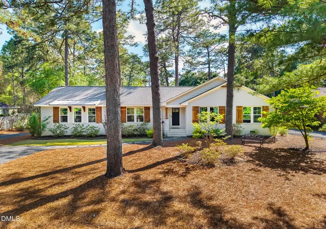 Photo 2 of Single family home for sale at 5 Mcleod Rd, Pinehurst, NC 28374 | MLS# 10171533 | Listing updated on 2026-08-02