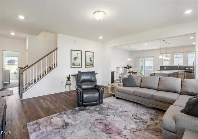 Photo 3 of Single family home for sale at 811 Bent Willow Dr, Clayton, NC 27527 | MLS# 10171764 | Listing updated on 2026-09-13