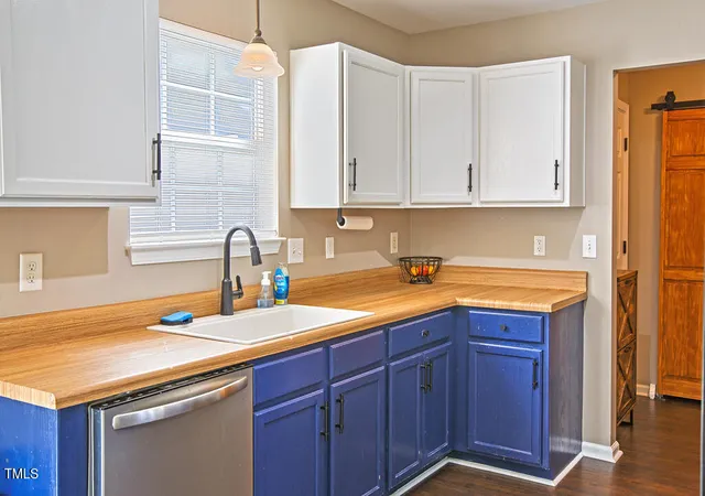 2nd image of 1724 E Ridge Heights Dr, Fuquay Varina, NC 27526 | MLS# 10171722