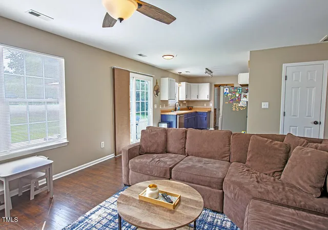 3rd image of 1724 E Ridge Heights Dr, Fuquay Varina, NC 27526 | MLS# 10171722