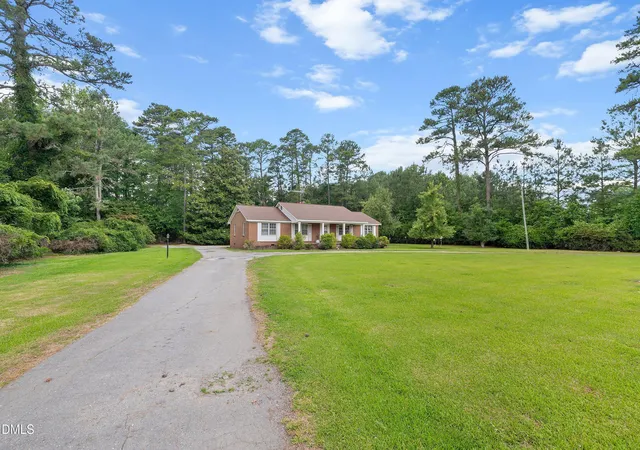 Photo 2 of Sale Pending at 647 Mallard Rd, Smithfield, NC 27577 | MLS# 10176947 | Listing updated on 2026-09-03