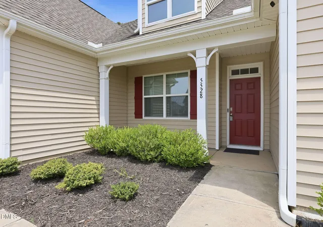 Photo 3 of Single family home for sale at 5528 Garnet Meadow Rd, Knightdale, NC 27545 | MLS# 10173252 | Listing updated on 2026-09-22