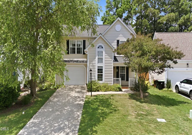 2nd image of 304 Stone Hedge Ct, Holly Springs, NC 27540 | MLS# 10171917