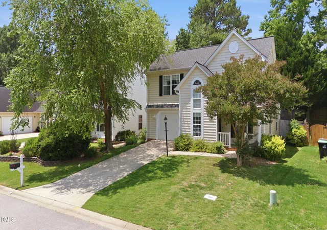 3rd image of 304 Stone Hedge Ct, Holly Springs, NC 27540 | MLS# 10171917