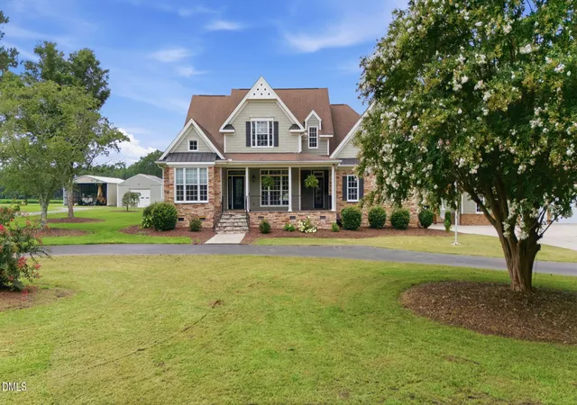 Photo 1 of Single family home for sale at 900 S Arendell Ave, Zebulon, NC 27597 | MLS# 10184422 | Listing updated on 2026-09-14