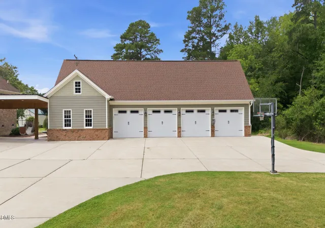 Photo 3 of Single family home for sale at 900 S Arendell Ave, Zebulon, NC 27597 | MLS# 10184422 | Listing updated on 2026-09-14