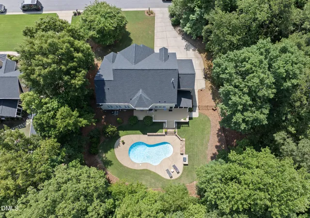 Photo 2 of Single family home for sale at 212 Middlecrest Wy, Clayton, NC 27527 | MLS# 10187941 | Listing updated on 2026-09-20