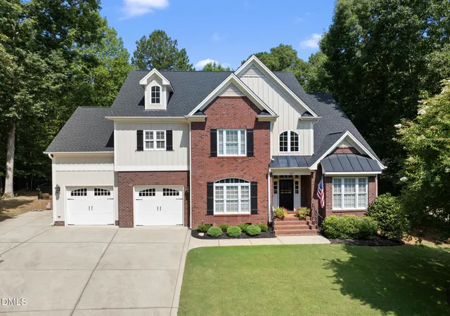 Photo 3 of Single family home for sale at 212 Middlecrest Wy, Clayton, NC 27527 | MLS# 10187941 | Listing updated on 2026-09-20