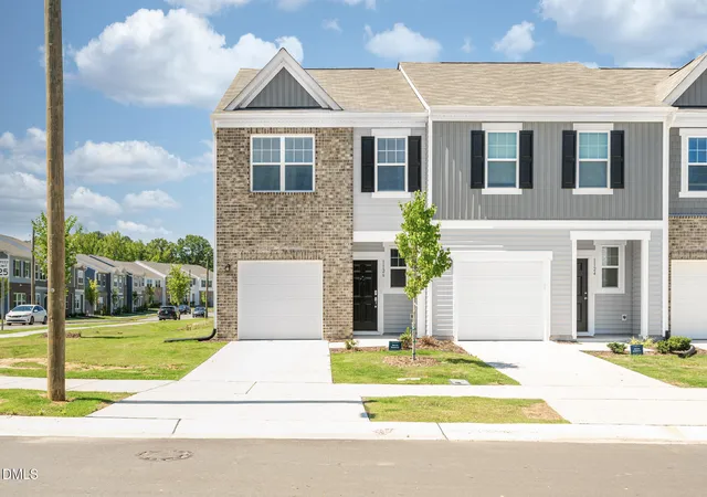 3rd image of 1126 Tofino Dr, Durham, NC 27704 | MLS# 10179431